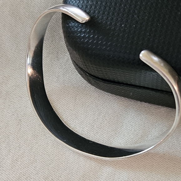 Vintage Sterling Silver cuff - Picture 2 of 7